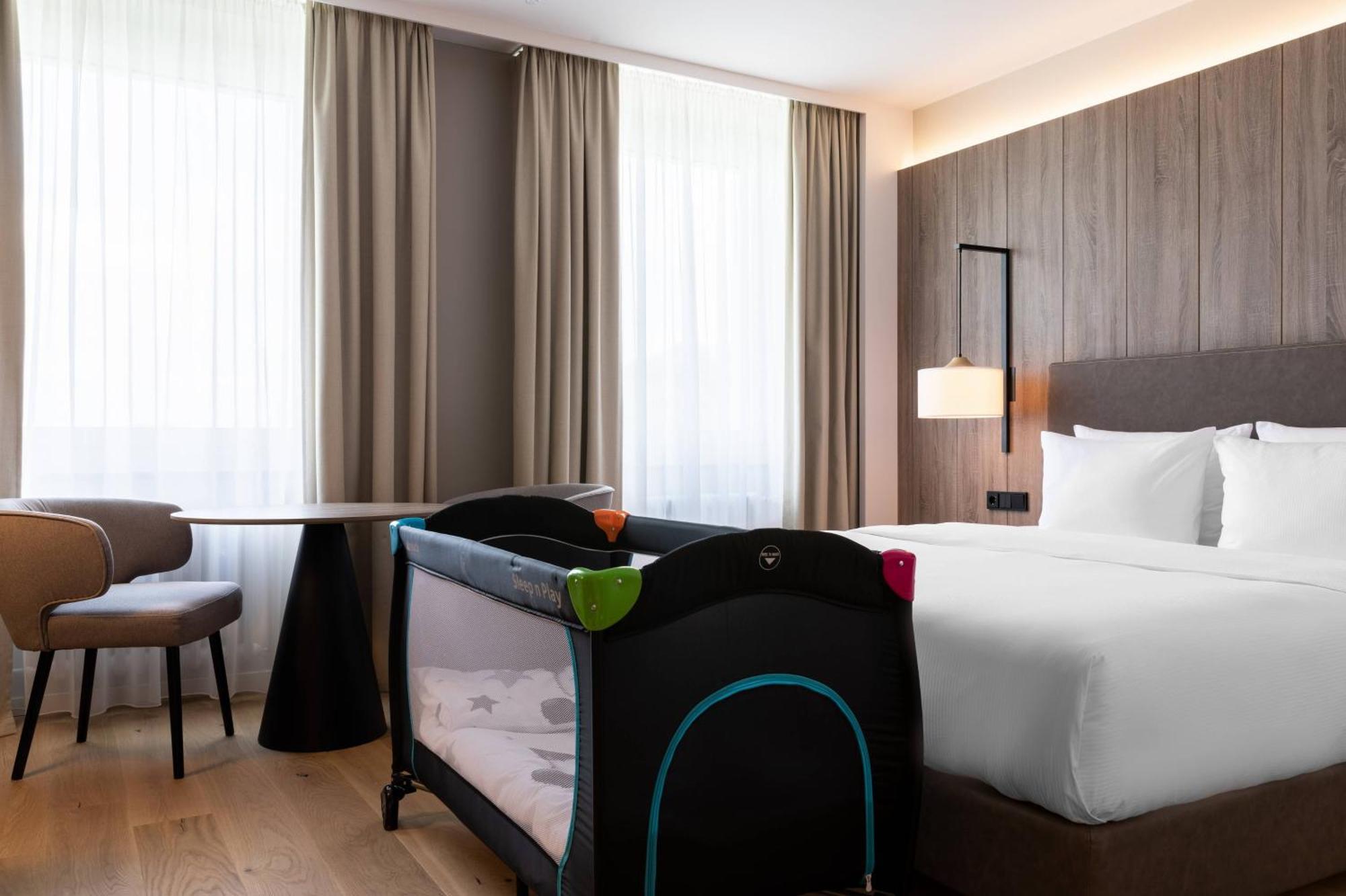 Ac Hotel By Marriott Berlin Humboldthain Park Berlim Exterior foto